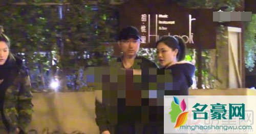 邓家佳与老公约会被拍 婚变一说不攻自破