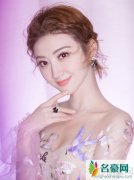 景甜出席活动仙气足 礼服内还穿了秋裤