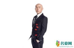 张卫健头发是怎么没的 本尊自曝剃光头真实原因让人感慨