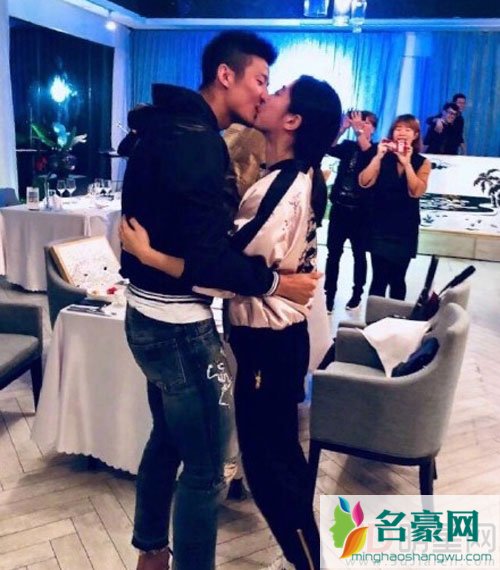 谌龙求婚成功 回首与王适娴十年恋情