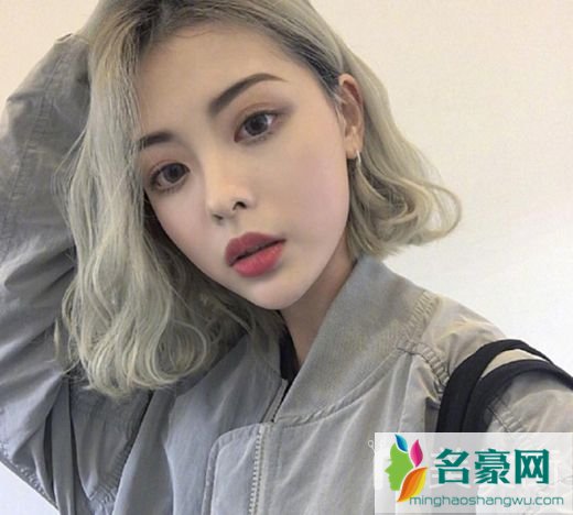 2019最流行的发型女_女生最近流行发型图片6