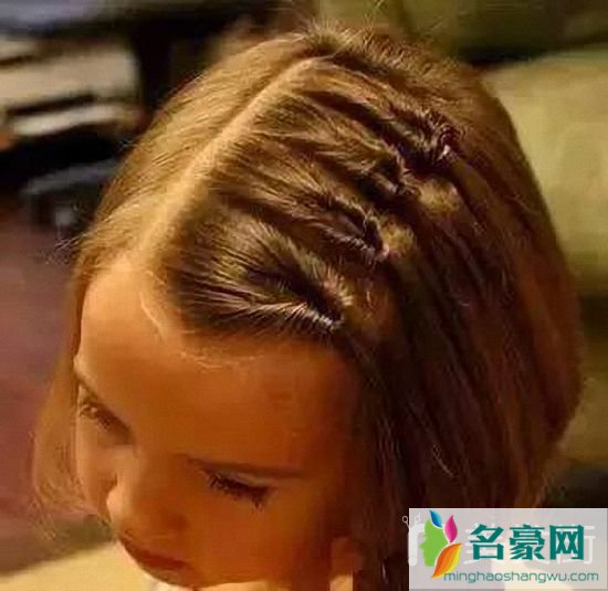 小女孩漂亮发型梳法：高难度编发2