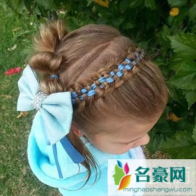 儿童丝带编发造型:蓝色丝带盘发