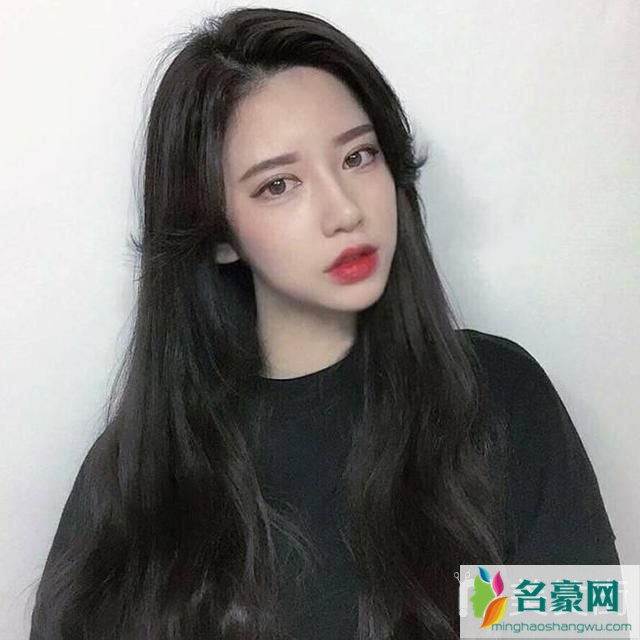 长相一般的女生适合发型：波浪卷