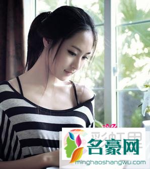 无刘海马尾辫的扎法 清爽简单发型女人魅力十足