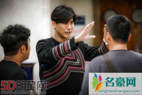 于晓光拍《索玛花开》为孩子建图书室 最想演“爸爸”毛泽东