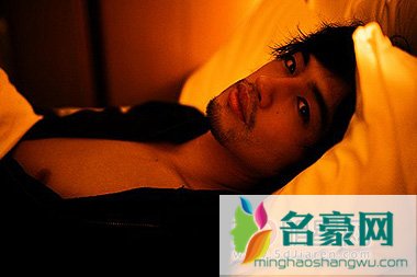 斎藤工发售“情色”写真集 谈性感厚唇有阴影最满意的是左脚踝