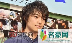 斎藤工发售“情色”写真集 谈性感厚唇有阴影最满意的是左脚踝