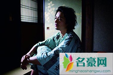 斎藤工发售“情色”写真集 谈性感厚唇有阴影最满意的是左脚踝