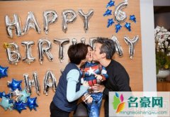 等等生日脸被亲变形 已成邓超家族传统