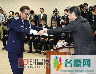 日本法务省委托人气明星滨崎步ATSUSHI等慰问服刑人员