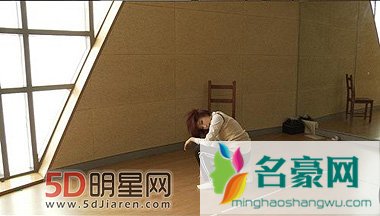 歌手佳仁穿校服节目《我去上学啦》展19禁性感表演让孩子们闭眼