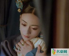 吴谨言艺考旧照 在报纸上发现吴谨言艺考旧照青涩抢眼