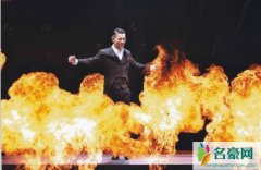 刘德华女儿首次公开亮相演唱会 演唱会现场出现刘德华女儿画作