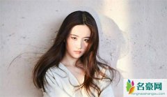网友偶遇刘亦菲叹其气质难藏 一举一动尽显仙女气质