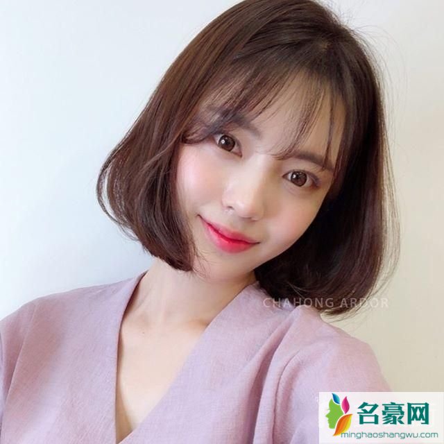 2019最流行的短发女生齐腮短发发型图片2