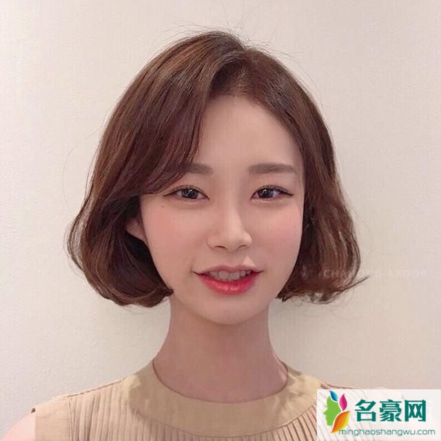 2019最流行的短发女生齐腮短发发型图片5