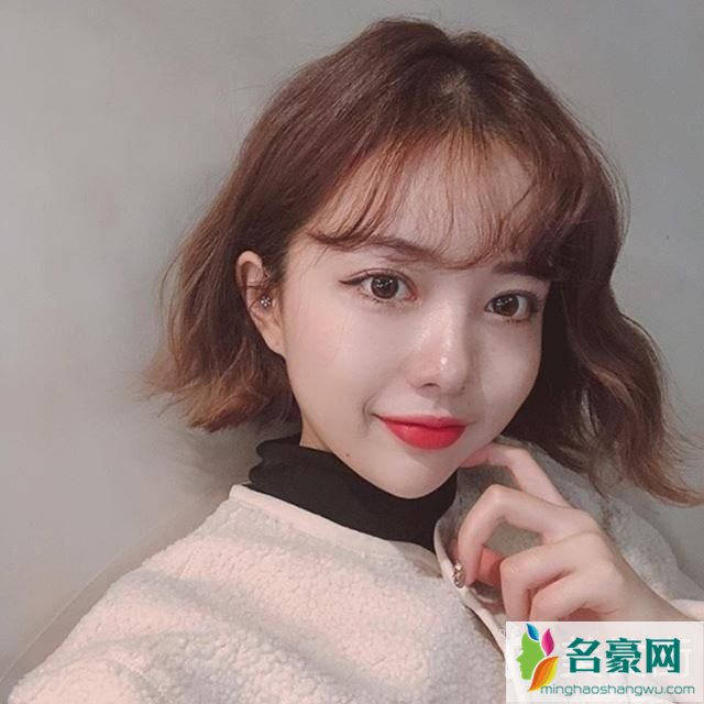 2019最流行的短发女生齐腮短发发型图片10