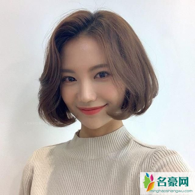 2019最流行的短发女生齐腮短发发型图片4