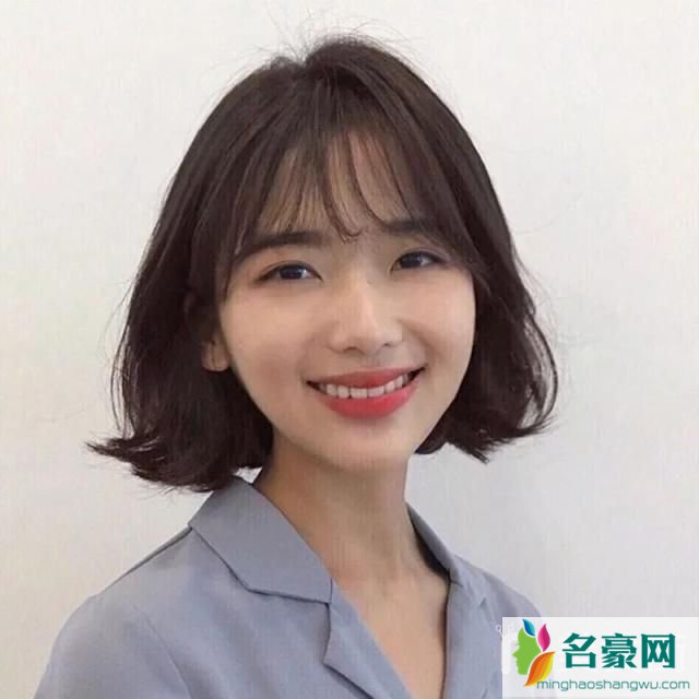 2019最流行的女生短发：下巴短发1