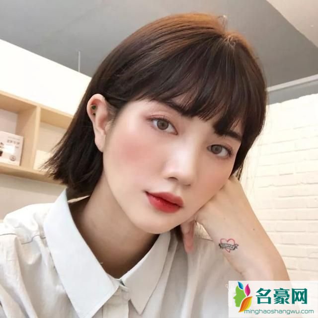 2019最流行的女生短发：下巴短发2