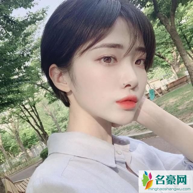 2019最流行的女生短发：精灵短发1