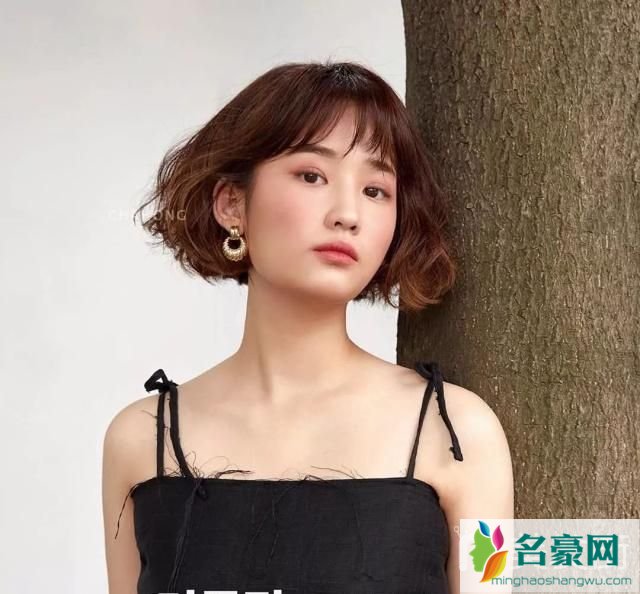 2019最流行的女生短发：内扣Bob短发3