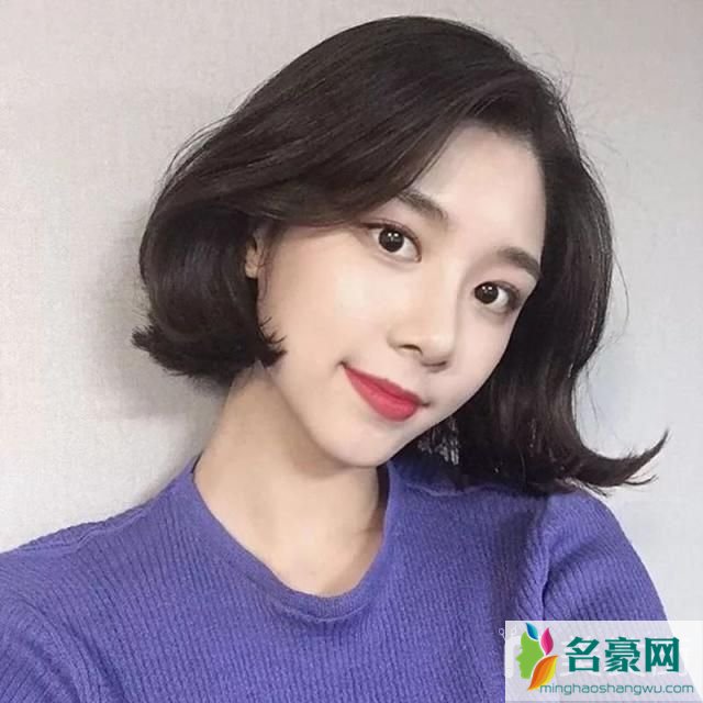 2019最流行的女生短发：下巴短发5