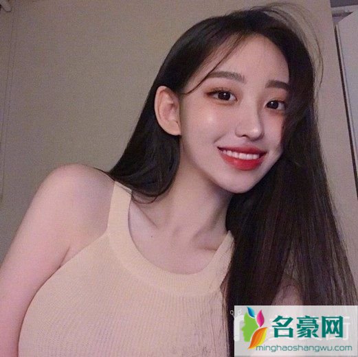 女披肩直发发型图片2019最新款_2019披肩发最新发型女款式2