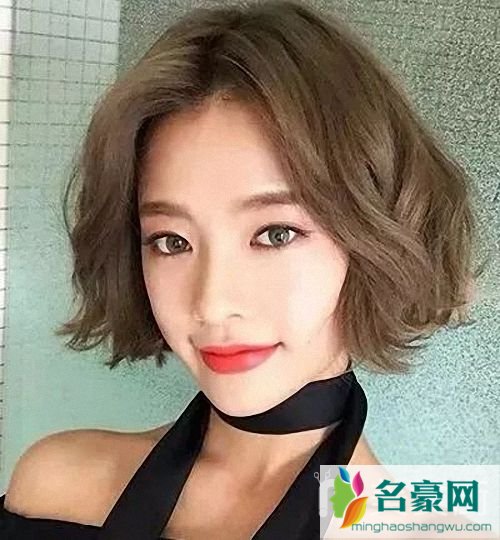 个子矮的女生适合什么发型 不同的身高适合不同的发型1