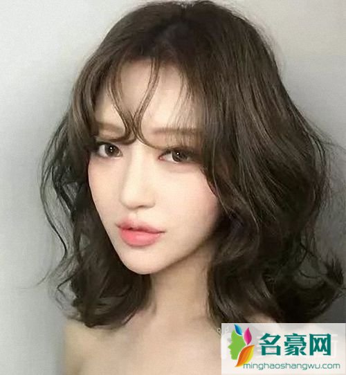 个子矮的女生适合什么发型 不同的身高适合不同的发型3