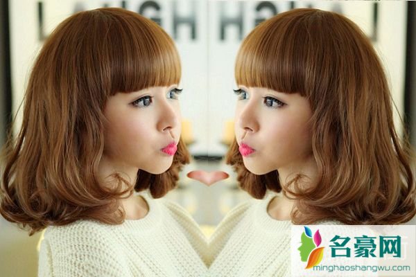 脸大女生显脸小的发型：韩式斜刘海锁骨短发