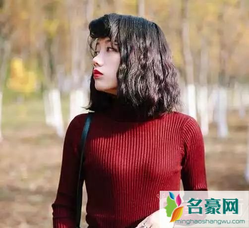 女士中短烫发发型图片_抖音最流行的中短发烫发发型图片10