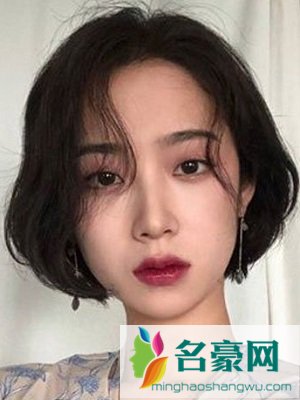 圆脸女生适合什么发型_名豪网女发型图片_适合圆脸的流行发型图片3