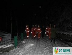 男子逃票被困雪山 贪小便宜惹出大祸害警方彻夜搜寻14小时