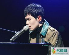 萧敬腾演唱会延迟 粉丝现场焦急等待近三小时才缓慢开场