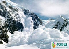 阿尔卑斯山区雪崩 揭露惊心动魄的雪崩画面导致3人惨死