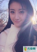 景甜穿复古低胸 景甜上过的综艺节目