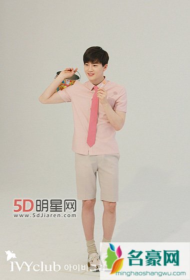 EXO IVYCLUB夏季画报公开 展现清新学长范