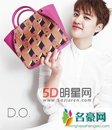 韩超人气男团EXO拍情人节画报 展现可爱纯净与调皮
