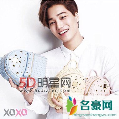 韩超人气男团EXO拍情人节画报 展现可爱纯净与调皮