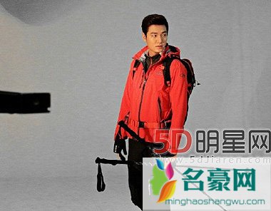 李敏镐拍摄时尚户外运动画报 运动风展健康型男