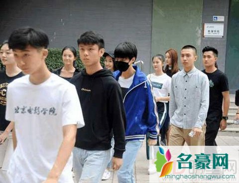 王俊凯贯彻电影学院理念做人民艺术家 同学为和他一起上课出席率高