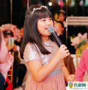 李湘曝王岳伦送玫瑰 不是随便一个女主持都能这么成功的