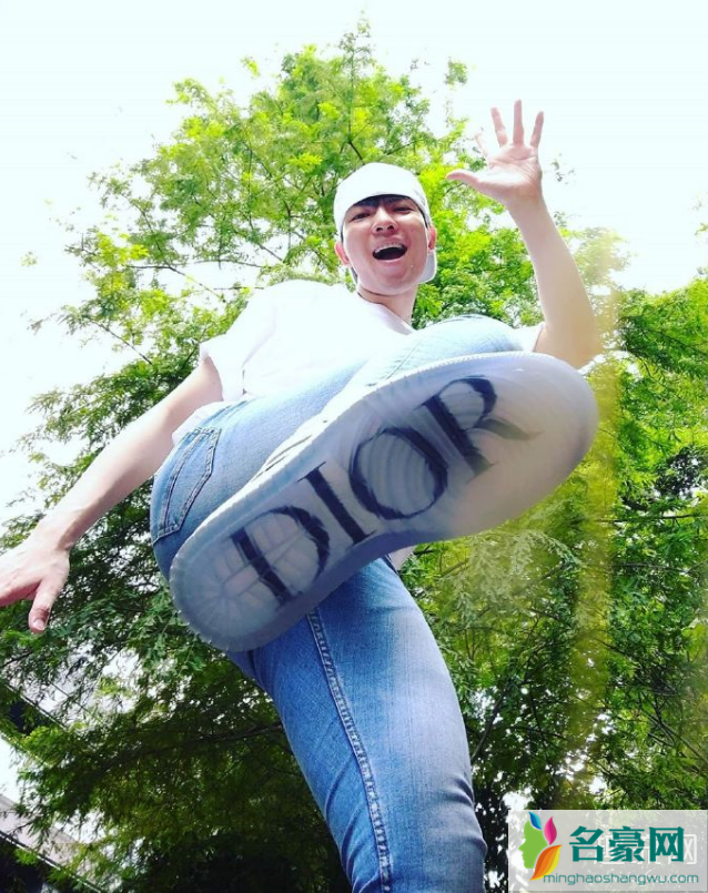 萧敬腾上脚​AJ1 x Dior,和周董撞鞋雨神很可开心!