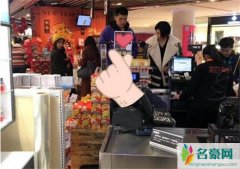奥运冠军杨方旭恋情曝光 与男友一起采办年货疑是一起回家过年