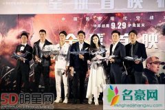 李晨为新电影瘦20斤范冰冰心疼 吴京主拐杖现身仗义