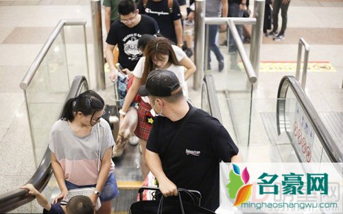 杜海涛沈梦辰机场被拍 同游日本后归国
