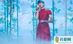 李宇春穿旗袍弹三弦美如画 古风美人李宇春艳惊全场