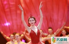 林志玲春晚化身水中仙上高难度表演 林志玲的表演难度有多高